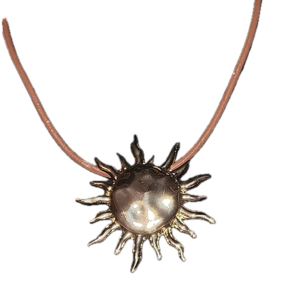 NWT ⚜️☀️⚜️ ATTERRI Gorgeous Sunburst Golden Tone Pendant Necklace - Picture 8 of 16